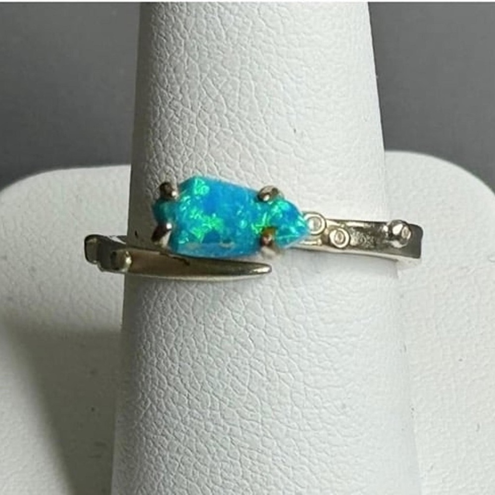 Kendra Scott Julia Gold Adjustable Ring in Turquoise Kyocera Opal
